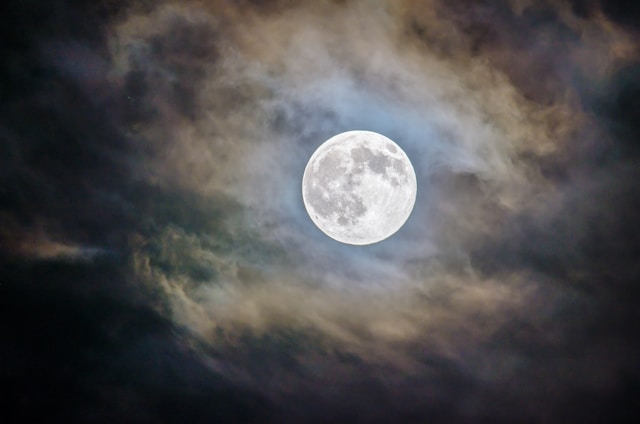 Dreaming with the Moon in March 2024